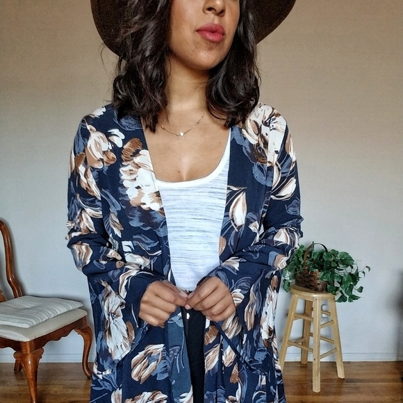 🏷CLEARANCE NAVY BLUE FLORAL TIE KIMONO CARDIGAN - Picture 6 of 10